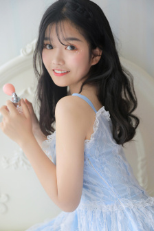 美女祼体照